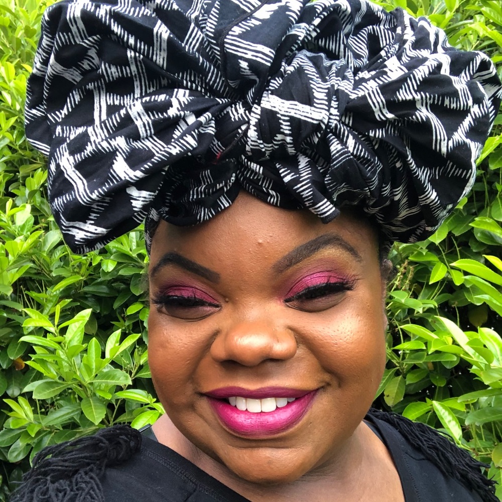 Meet your Posher, Ebony